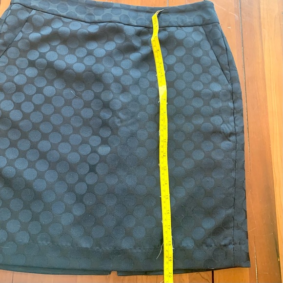 Banana Republic Navy Straight Work Skirt Tone on Tone Polka Dots 20” L Size 6 - Picture 9 of 10